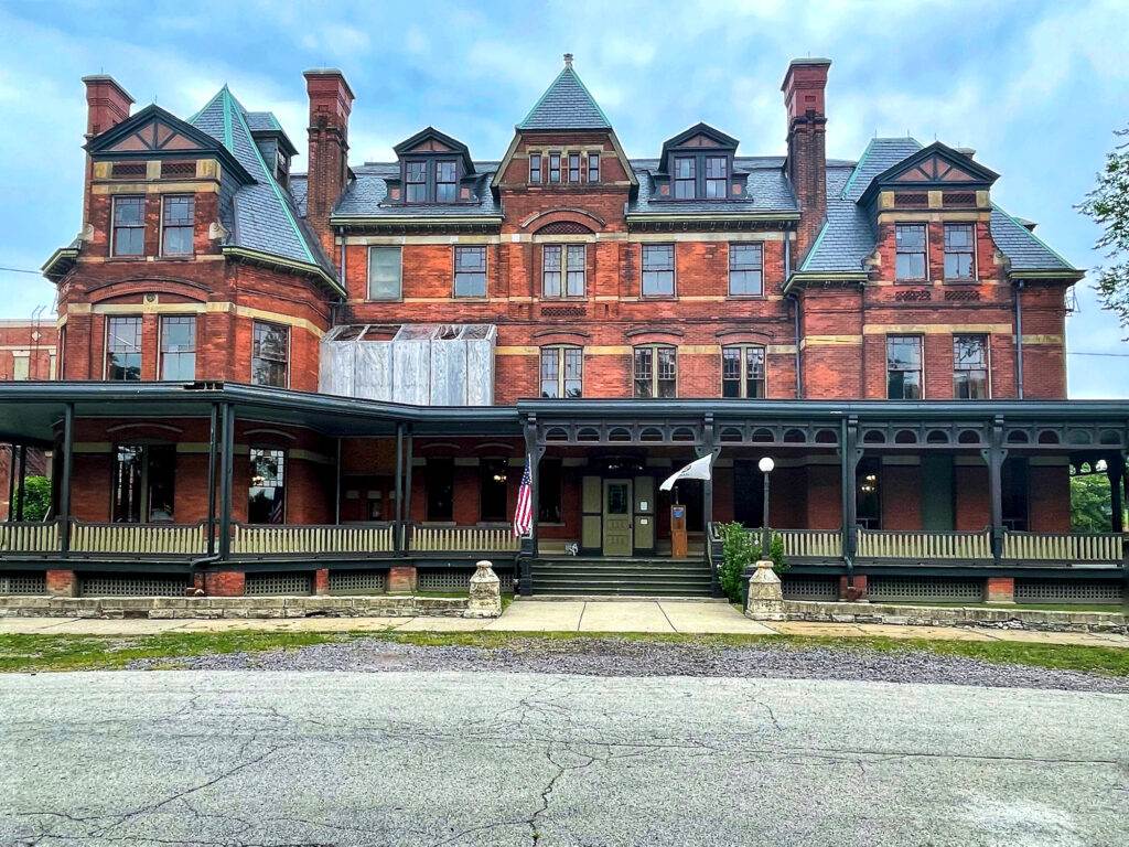 Hotel Florence – Pullman, IL